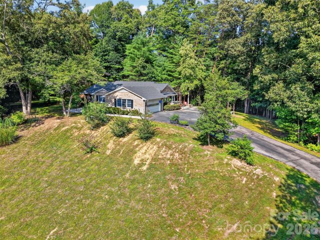 227 Sean Way, Hendersonville, NC 28792