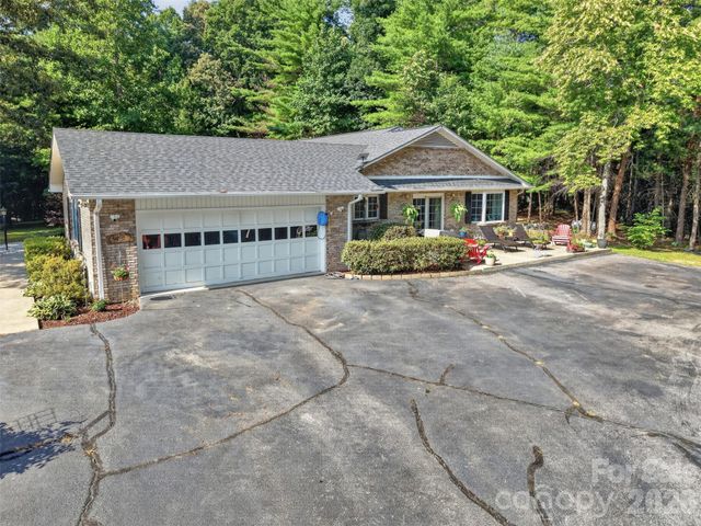 227 Sean Way, Hendersonville, NC 28792
