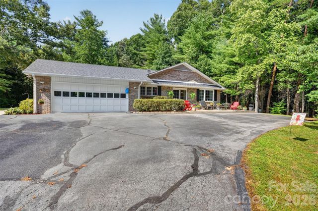 227 Sean Way, Hendersonville, NC 28792