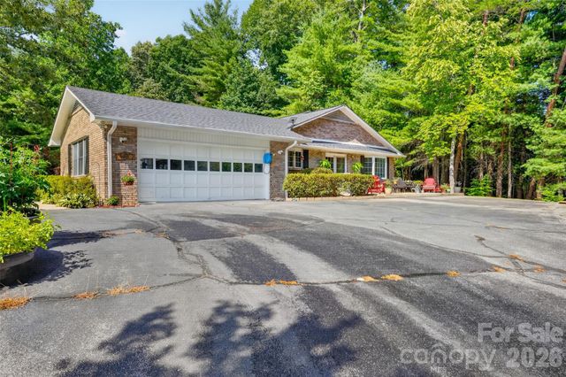 227 Sean Way, Hendersonville, NC 28792
