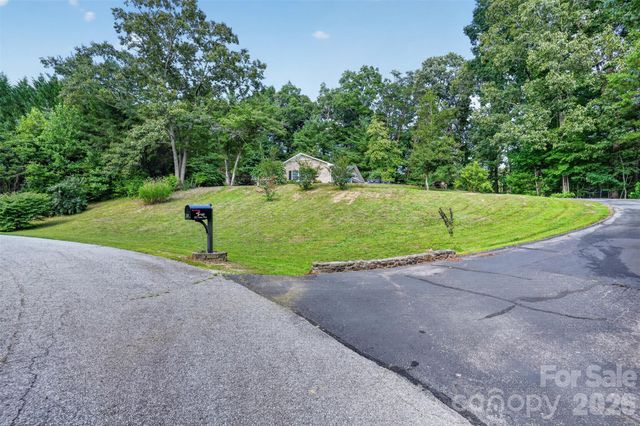 227 Sean Way, Hendersonville, NC 28792