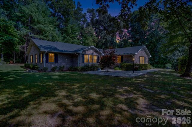 227 Sean Way, Hendersonville, NC 28792