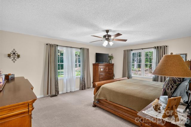 227 Sean Way, Hendersonville, NC 28792
