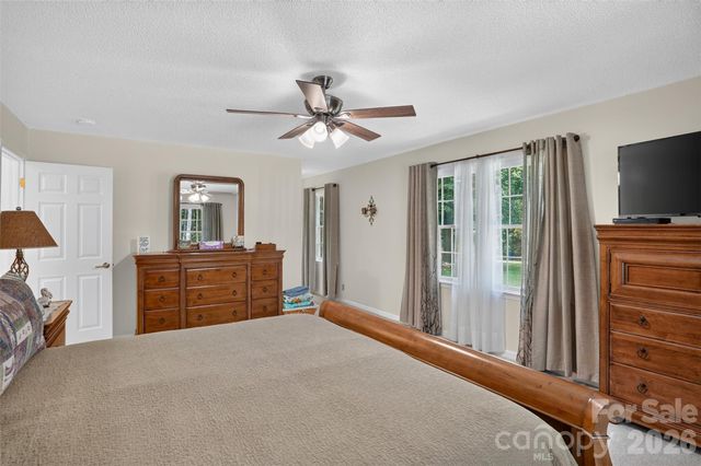 227 Sean Way, Hendersonville, NC 28792