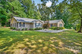 227 Sean Way, Hendersonville, NC 28792