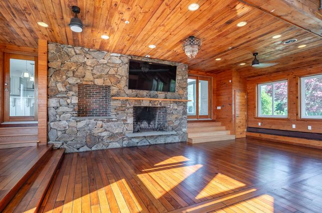 51 Depot Road, Hampton Falls, NH 03844