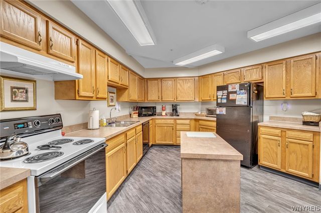 2250 N French Road, Amherst, NY 14068