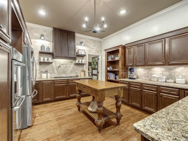 1228 Marlboro Lane, Nichols Hills, OK 73116