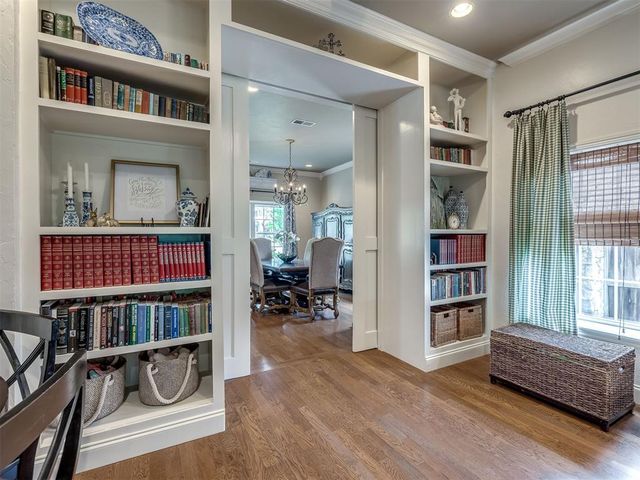 1228 Marlboro Lane, Nichols Hills, OK 73116