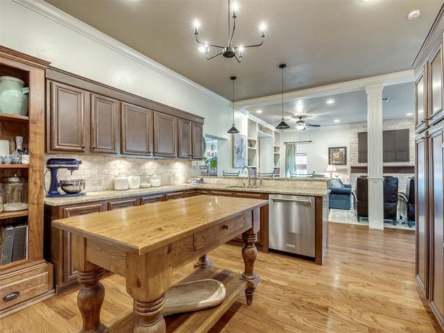 1228 Marlboro Lane, Nichols Hills, OK 73116