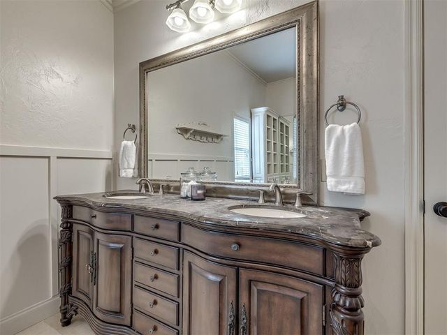 1228 Marlboro Lane, Nichols Hills, OK 73116