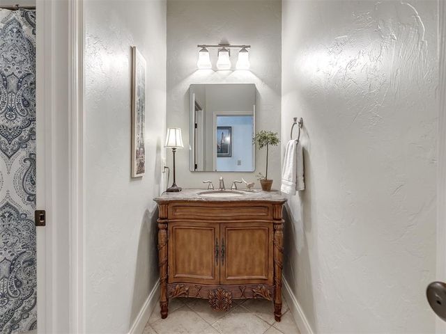 1228 Marlboro Lane, Nichols Hills, OK 73116