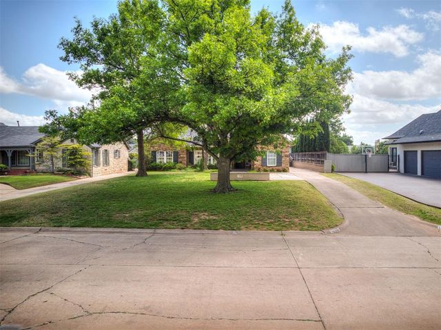 1228 Marlboro Lane, Nichols Hills, OK 73116