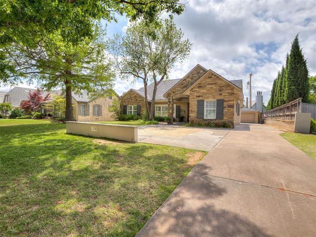 1228 Marlboro Lane, Nichols Hills, OK 73116