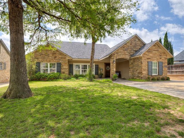 1228 Marlboro Lane, Nichols Hills, OK 73116