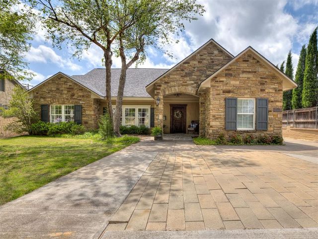 1228 Marlboro Lane, Nichols Hills, OK 73116