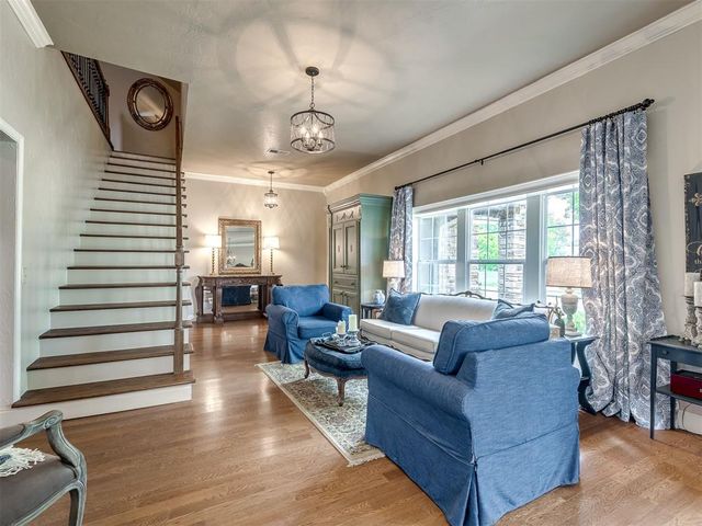 1228 Marlboro Lane, Nichols Hills, OK 73116