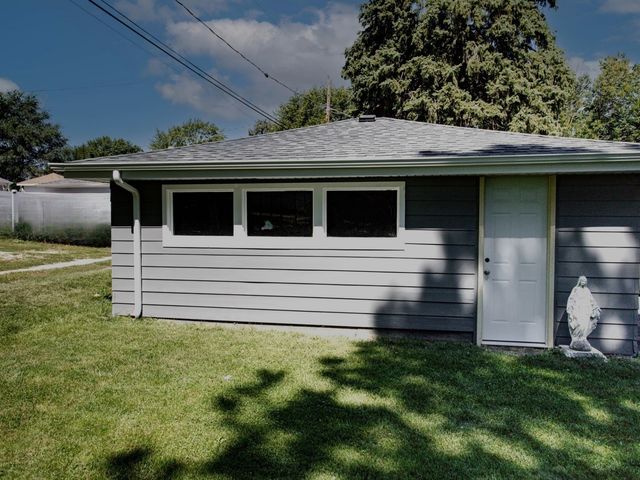 1911 N Hickory Street, Crest Hill, IL 60403