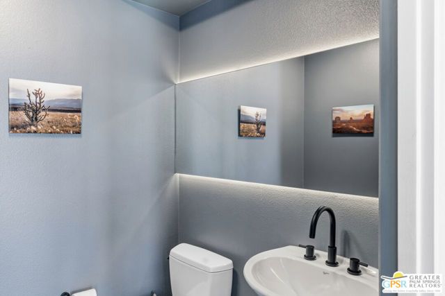 2220 N Hermosa Drive, Palm Springs, CA 92262