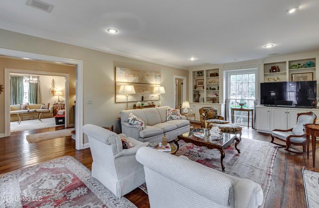 1504 Pinehurst Place, Jackson, MS 39202