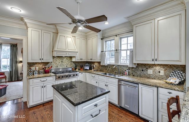 1504 Pinehurst Place, Jackson, MS 39202