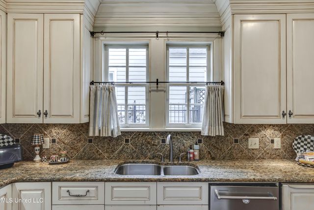 1504 Pinehurst Place, Jackson, MS 39202