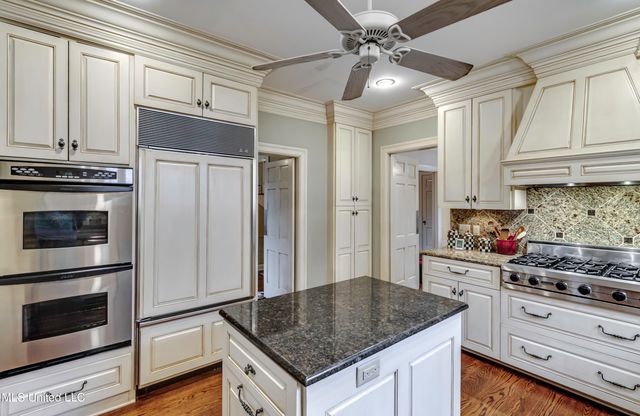 1504 Pinehurst Place, Jackson, MS 39202