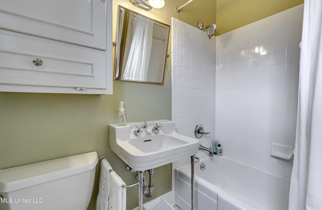 1504 Pinehurst Place, Jackson, MS 39202