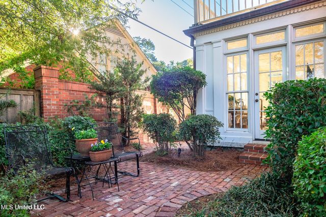 1504 Pinehurst Place, Jackson, MS 39202