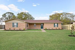 214 N Lake Drive, Winnie, TX 77665