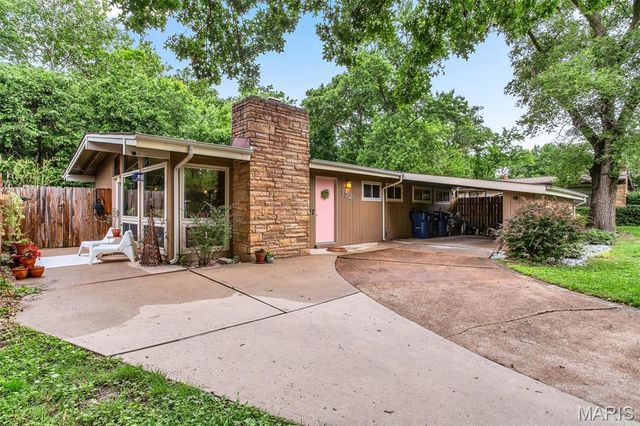 1523 Ridgewood Drive, Crestwood, MO 63126