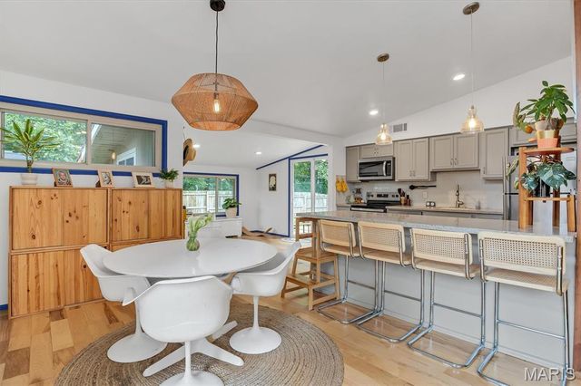 1523 Ridgewood Drive, Crestwood, MO 63126