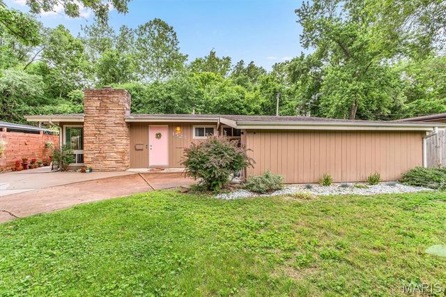 1523 Ridgewood Drive, Crestwood, MO 63126