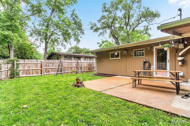 1523 Ridgewood Drive, Crestwood, MO 63126