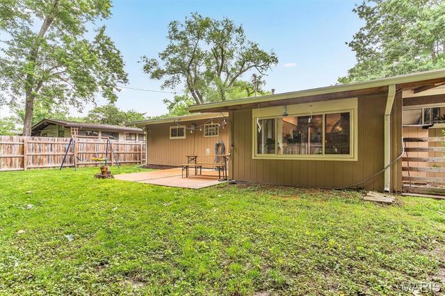 1523 Ridgewood Drive, Crestwood, MO 63126
