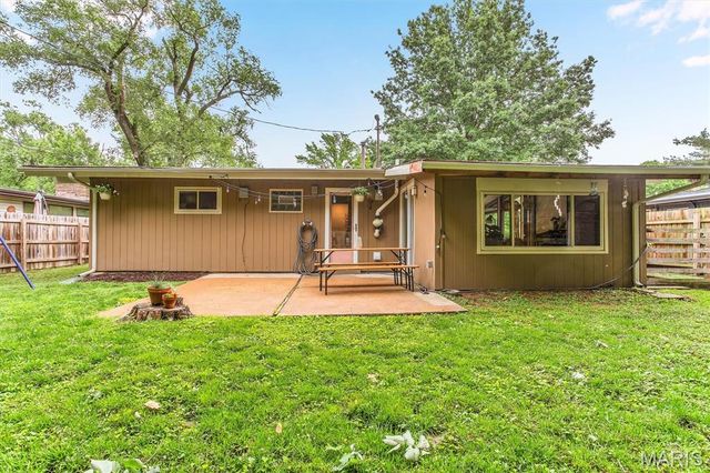 1523 Ridgewood Drive, Crestwood, MO 63126
