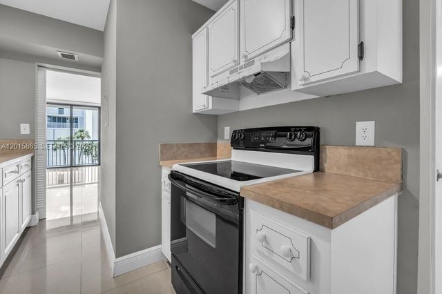 3100 NE 48th St 318, Fort Lauderdale, FL 33308