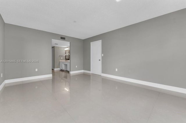 3100 NE 48th St 318, Fort Lauderdale, FL 33308