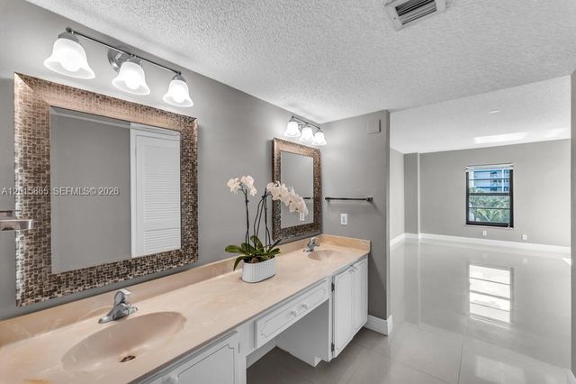 3100 NE 48th St 318, Fort Lauderdale, FL 33308