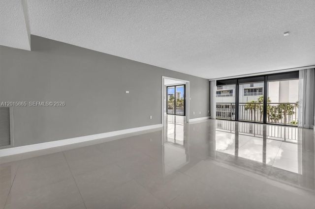 3100 NE 48th St 318, Fort Lauderdale, FL 33308