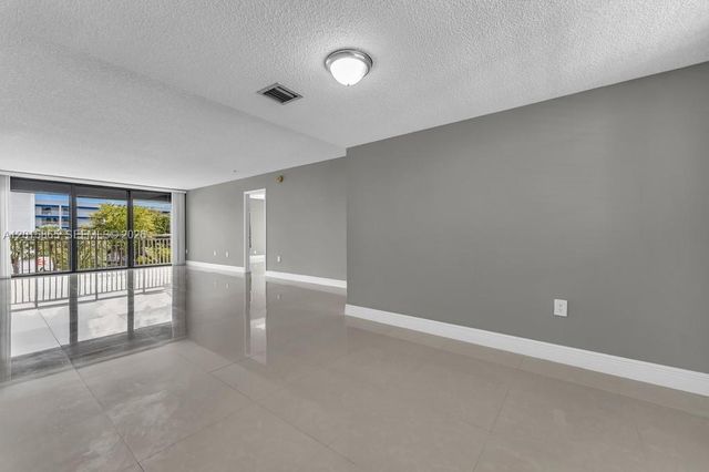 3100 NE 48th St 318, Fort Lauderdale, FL 33308