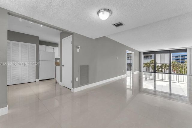 3100 NE 48th St 318, Fort Lauderdale, FL 33308