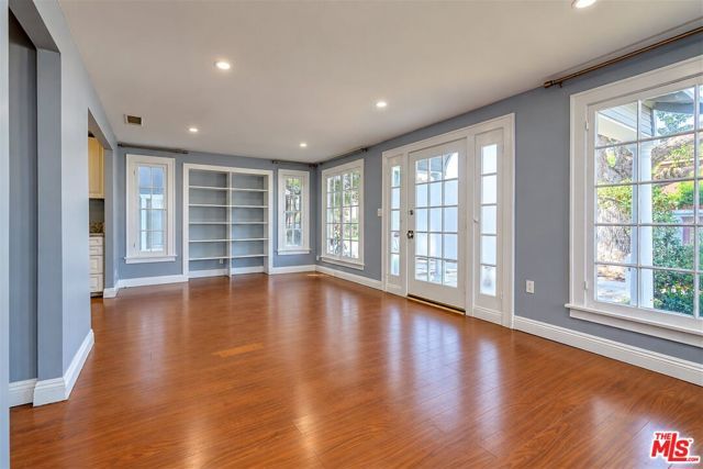 512 E Tujunga Avenue, Burbank, CA 91501