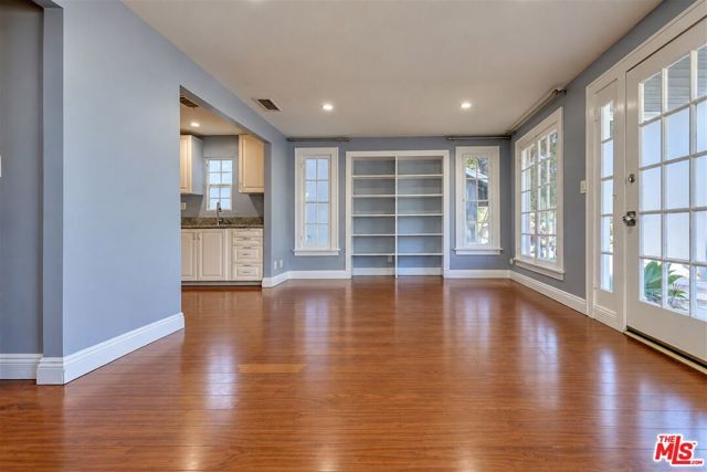 512 E Tujunga Avenue, Burbank, CA 91501