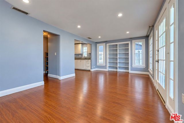 512 E Tujunga Avenue, Burbank, CA 91501