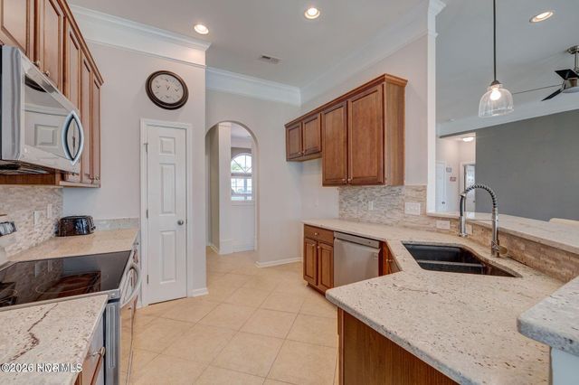 913 Meadowlands Trail NW, Calabash, NC 28467