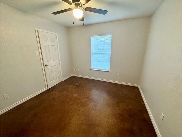 709 San Saba ST A, Lockhart, TX 78644