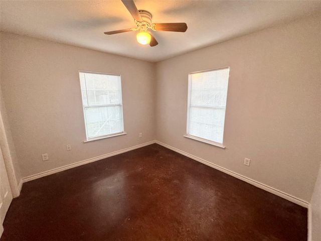 709 San Saba ST A, Lockhart, TX 78644