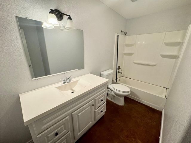 709 San Saba ST A, Lockhart, TX 78644