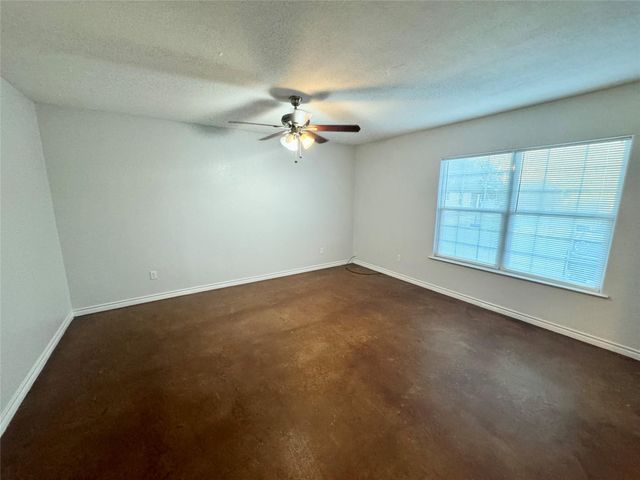 709 San Saba ST A, Lockhart, TX 78644
